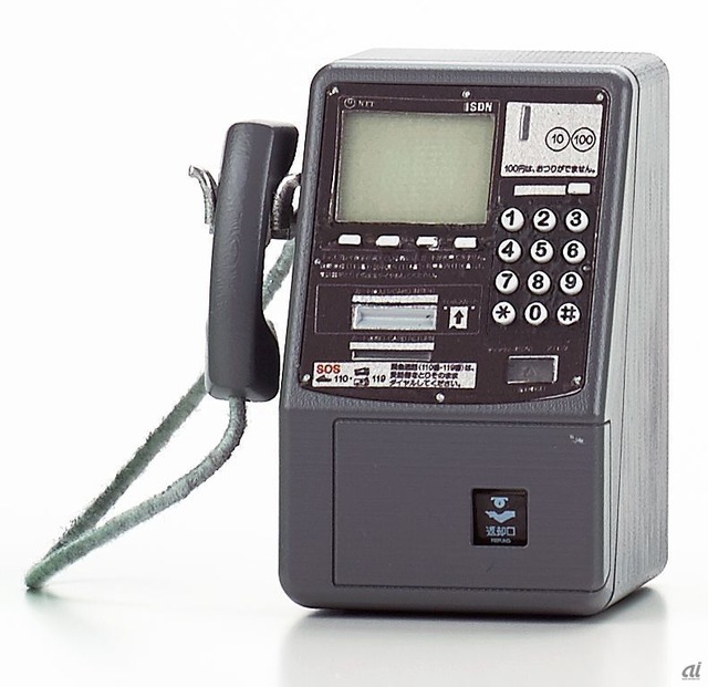 　DMC-7（ディジタル公衆電話機（（1996年：平成8年）。大型ディスプレイを装備し、操作ガイダンスや通話先の電話番号、音量レベルなどを表示。