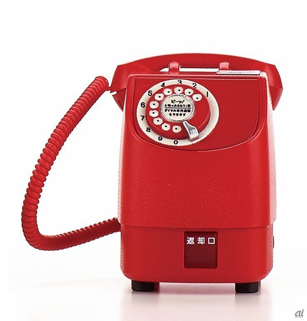 　新形赤電話機（1971年：昭和46）。料金投入は、一度に10円硬貨6枚可能。シニアには懐かしい通称「赤電話」。