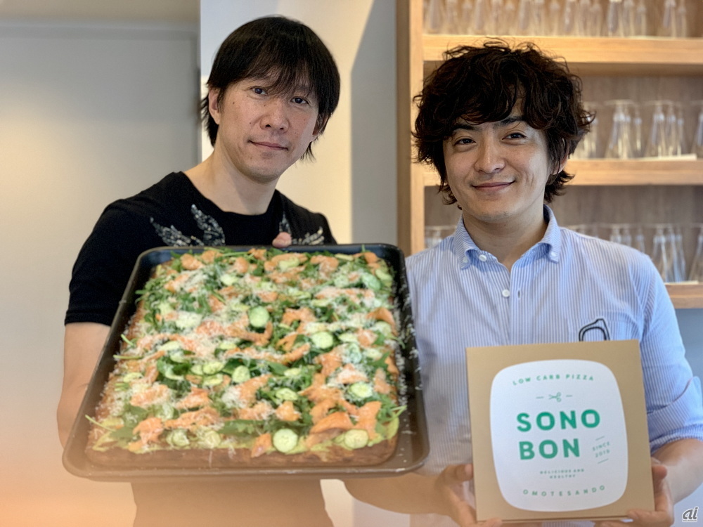 低糖質ピザをプロデュースするオーナーシェフの奥野義幸氏（左）とIT回りを担当する松本龍祐氏（右）。両者ともにイタダキの代表取締役だ