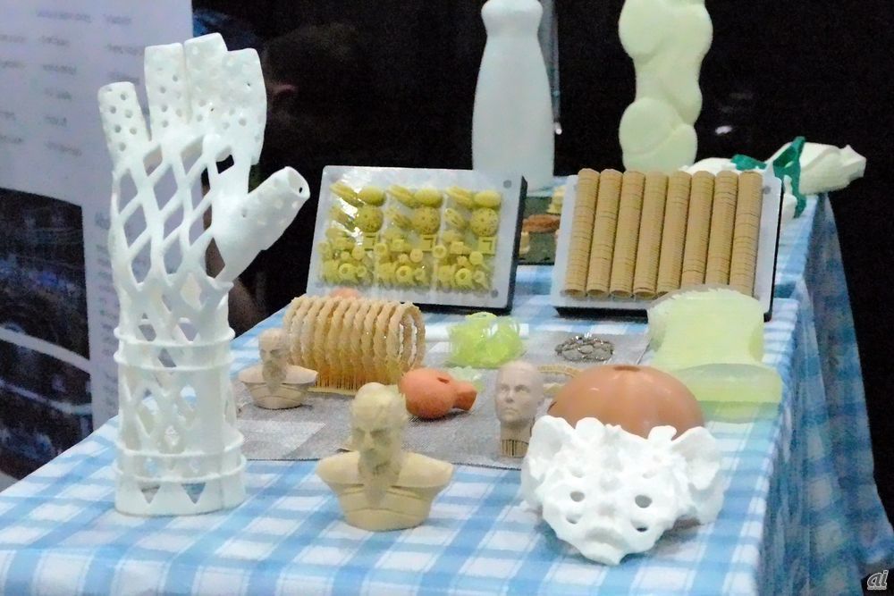 　日本でもおなじみの3Dプリンター。硬いものや柔らかいもの、大きさや精度が違うものを出力できたりと、用途の広がりに合わせて様々なものが展示されていた。