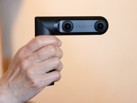 変形ギミックが特徴の360度＆3Dカメラ「QooCam」レビュー--魅力はアプリの編集機能