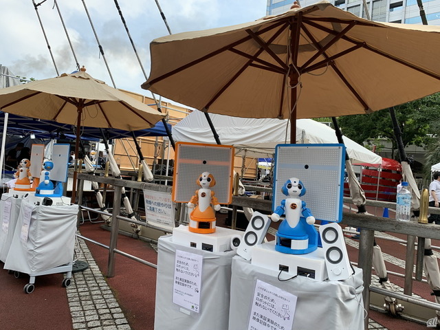 　身ぶり手ぶりでコミュニケーションできるロボット「Sota」。サイバーエージェントと国立大学法人大阪大学（先端知能システム共同研究講座）によるロボットだ。