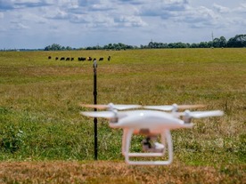 ドローンがウシの健康状態を監視--ケンタッキー大が開発中のシステムを写真で見る