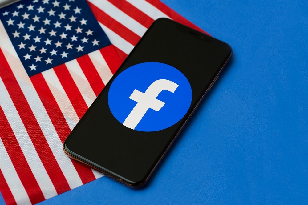 星条旗とFacebookのロゴ