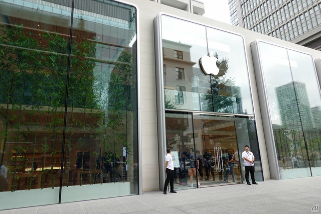 　Appleは9月7日10時、日本で最新かつ最大規模の直営店「Apple 丸の内」をオープンする。オープンに先駆けて、プレス内覧会を開催した。