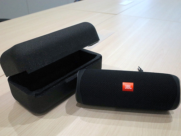 ペットボトルサイズのワイヤレススピーカー「JBL FLIP5」