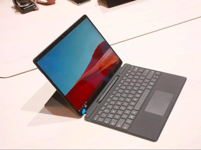 マイクロソフト設計、ARMチップ「SQ1」搭載の「Surface Pro X」を見る