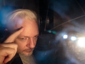 WikiLeaks創設者のレイプ容疑、スウェーデン当局が捜査打ち切り