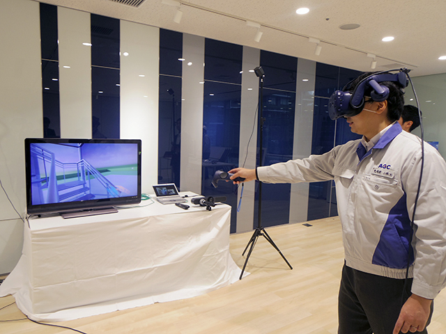 VRを使ったデモも披露した。横浜の現場と東京のオフィスをつなぎ、VR上でコミュニケーションがとれる