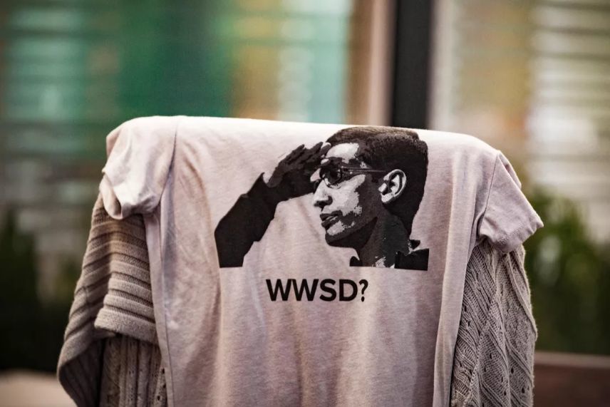 WWSD?と書かれたTシャツ