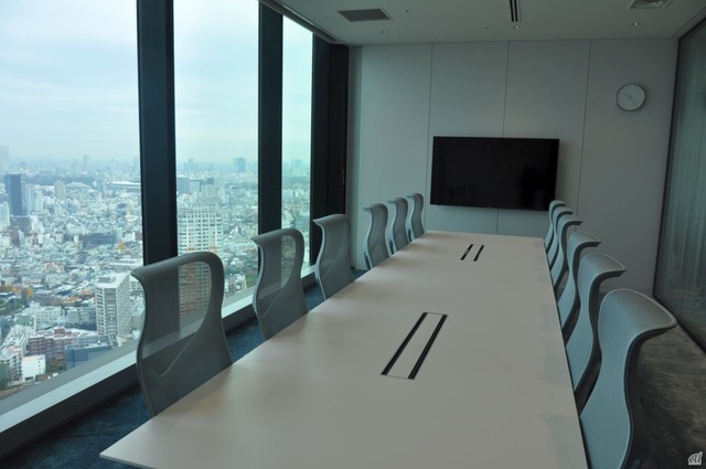 　来客用の会議室は55室を用意。全室Wi-Fiに対応し、来訪者でもインターネットに接続できる環境を整えている。