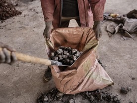米人権団体、アップルら5社を提訴--コバルト鉱山で児童労働