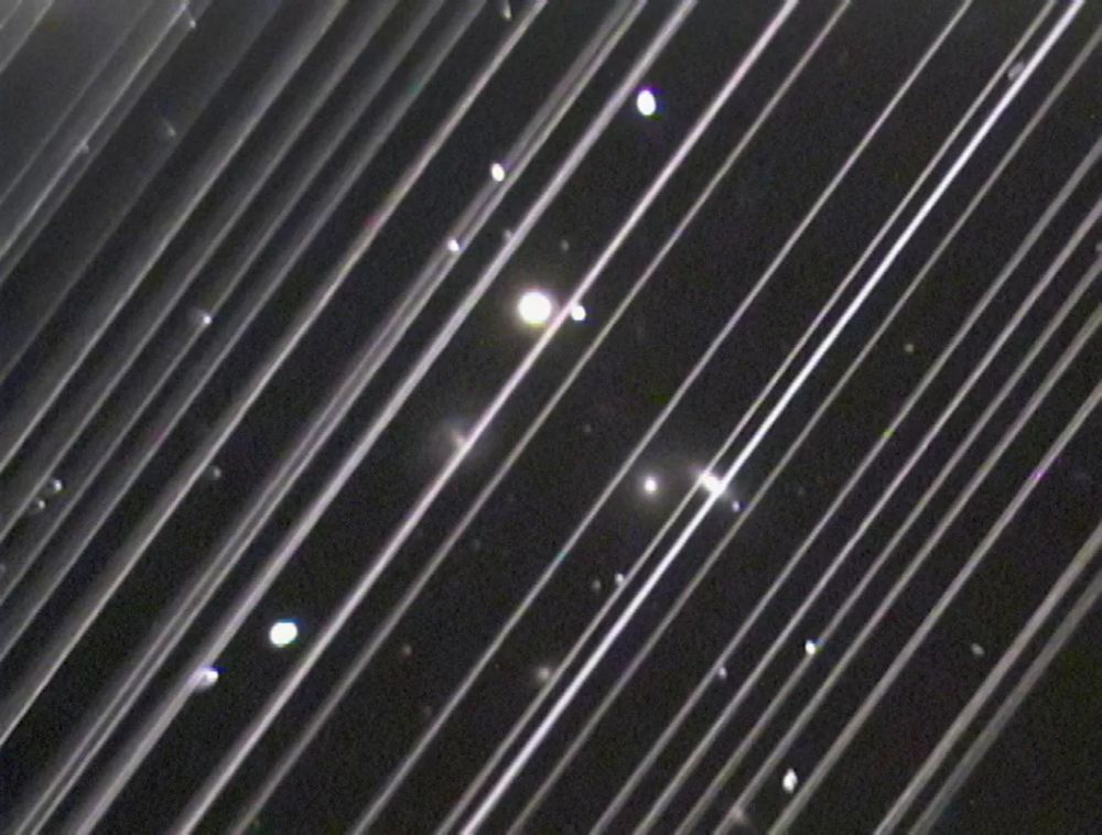 Starlinkの衛星が2019年5月に打ち上げられてから間もなく、アリゾナ州のローウェル天文台で撮影された画像