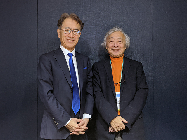 代表執行役社長兼CEOの吉田憲一郎氏（左）と麻倉怜士氏（右）