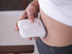 おなかに添えて内臓脂肪を計れるスマートデバイス「Bello」--正月太りからの復活に