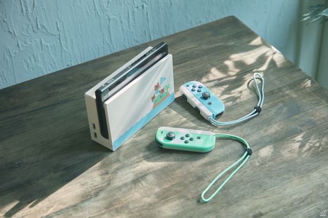 「Nintendo Switch あつまれ どうぶつの森セット」＆キャリングケースイメージ写真
