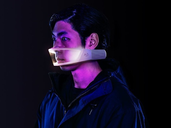 “98％以上”PM2.5を除去する電動マスク「Atmōs」--顔を隠さず、眼鏡も曇らない