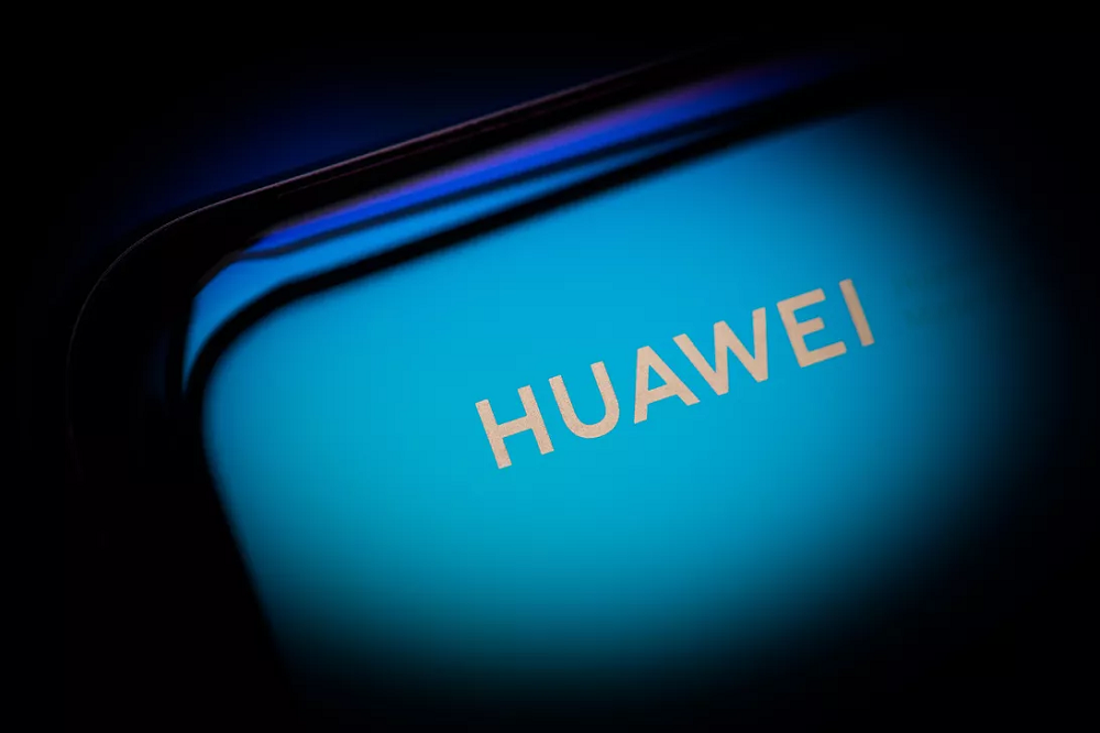 「HUAWEI」の文字