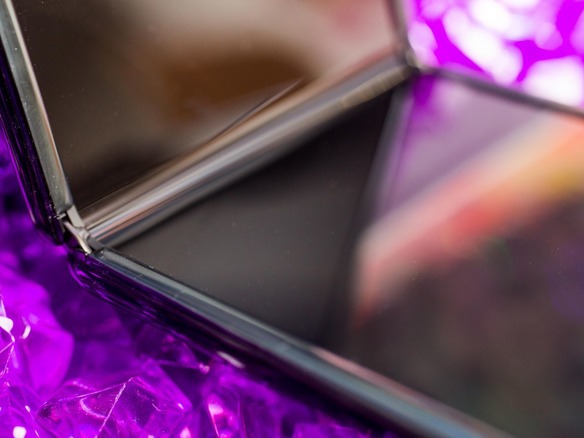 縦折りスマホ「Galaxy Z Flip」の超薄型ガラス、さらなる情報が明らかに
