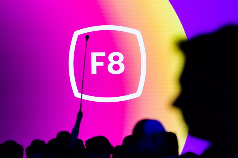 F8のロゴ