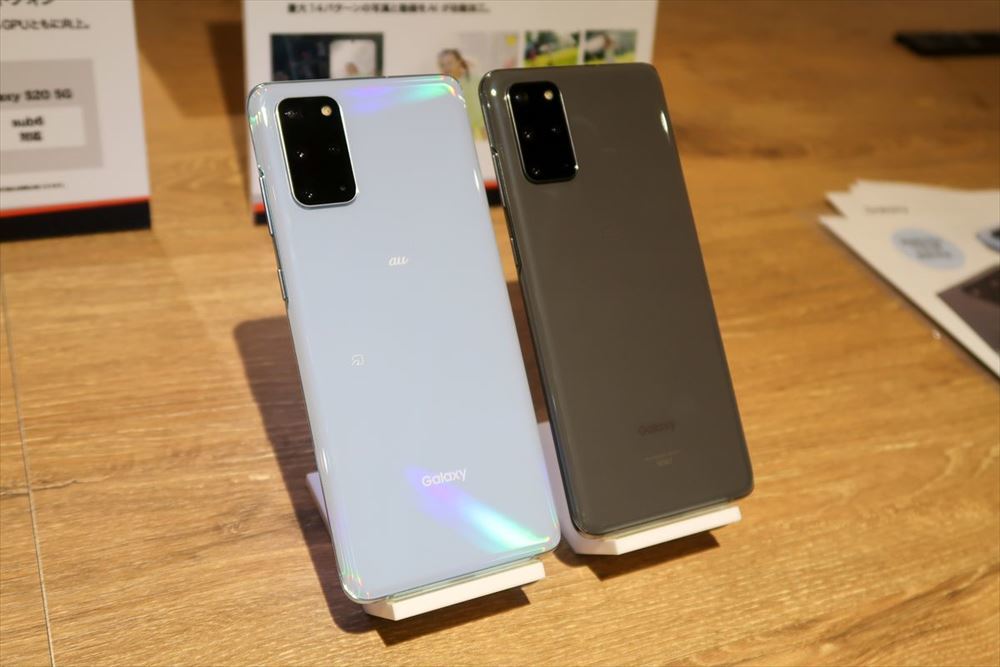 「Galaxy S20+ 5G」は2色で、「Galaxy S20 5G」よりもひとまわり大きい。ToFカメラのおかげで動画でも背景をきれいにぼかすことができる
