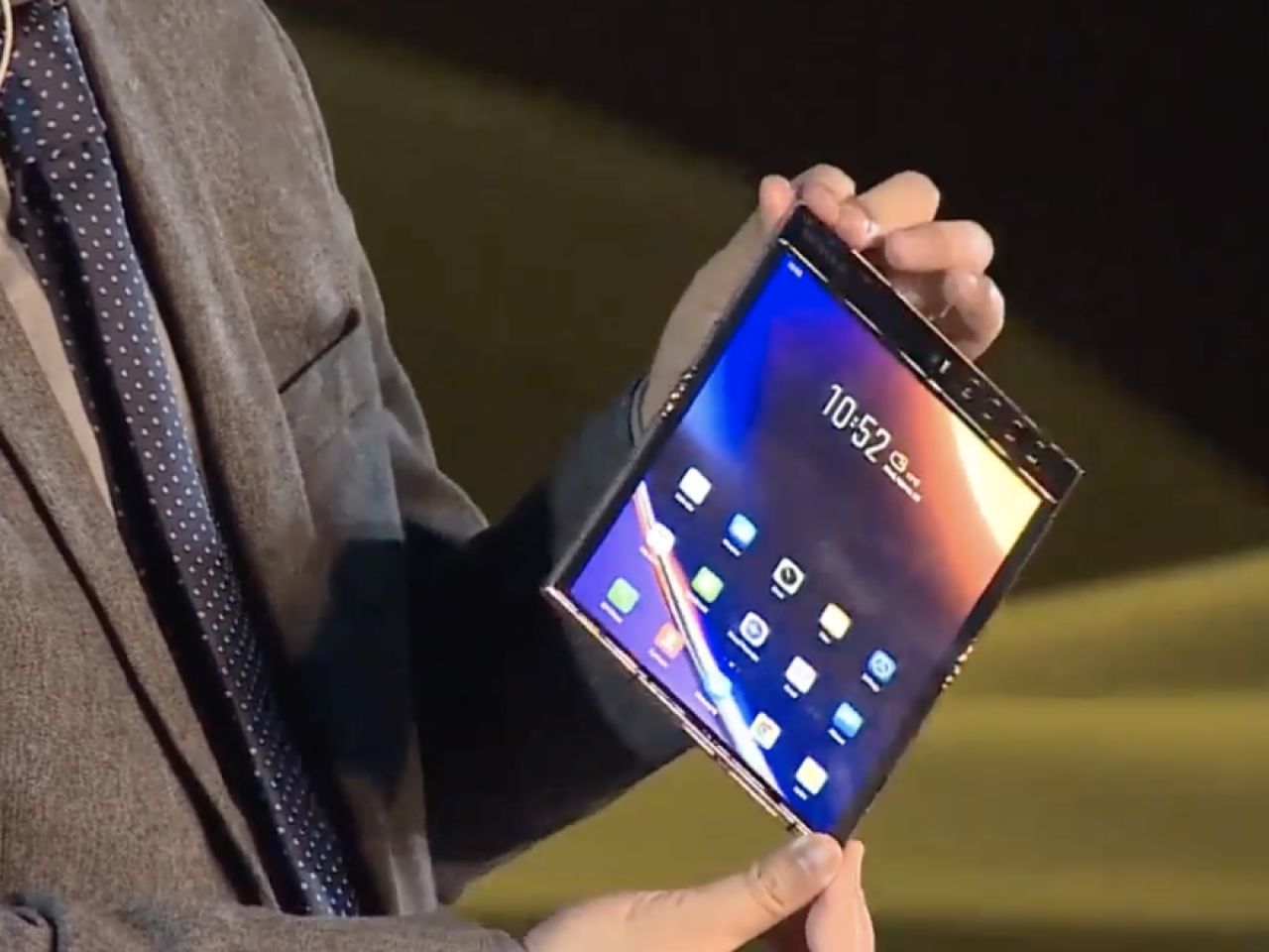 Royole、次世代の折りたたみスマホ「FlexPai 2」の一部仕様を明らかに - CNET Japan