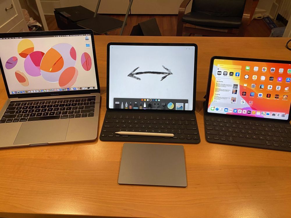 MacBook（写真左）、iPad Pro（右）、新型iPad Pro