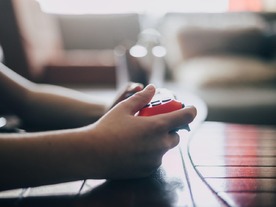 「家にいよう。命を守ろう」--英政府、ゲーム内の広告で呼びかけ