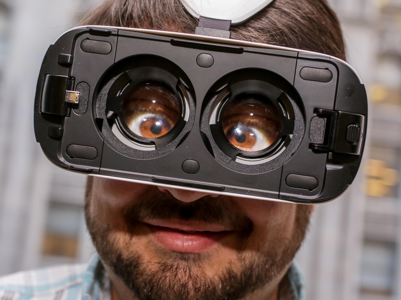 低価格のスマホ装着型VRヘッドセット、コロナ禍の今こそ復活させるべきだ - (page 2) - CNET Japan