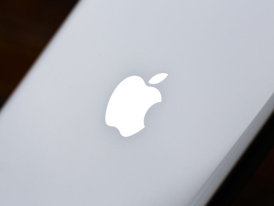 iPhone 11背面のAppleロゴ