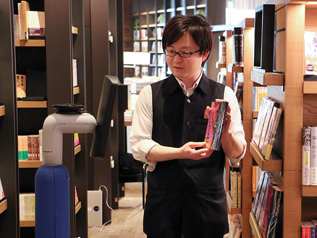 普及型コミュニケーションアバタ―「newme（ニューミー）」による、選書体験「avatarin store meets 二子玉川 蔦屋家電 -Book Selection-」を実施した。