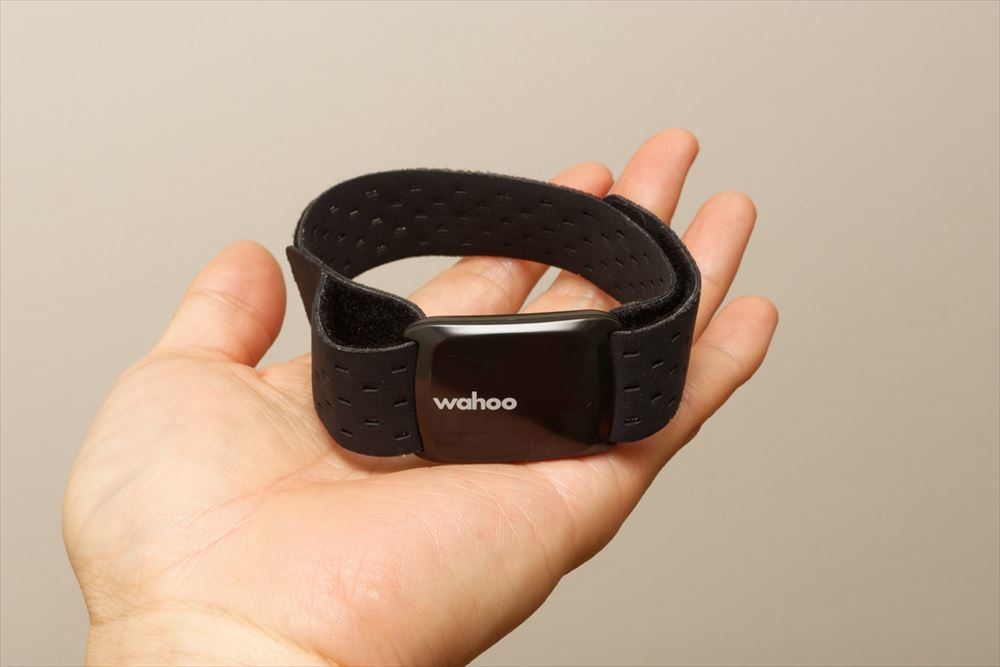 腕や脚に巻くタイプの心拍センサー。Bluetooth接続などに対応する