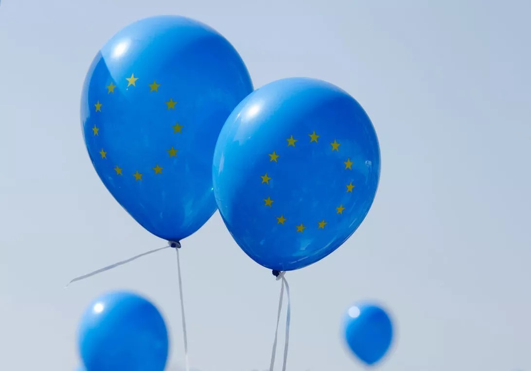 EUのシンボルマークをあしらった風船
