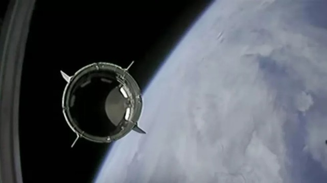 　Crew Dragonは約19時間飛行し、宇宙飛行士らをISSに運んだ。