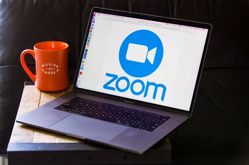 Zoomと表示されたノートPC