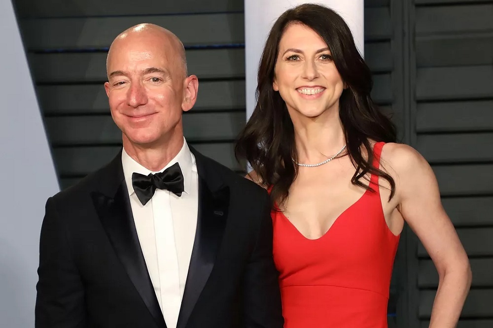 Jeff Bezos氏とMacKenzie Bezos氏。2018年のVanity Fair Oscar Partyにて