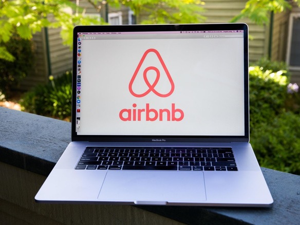 Airbnbが上場、一時140％上昇で好調スタート