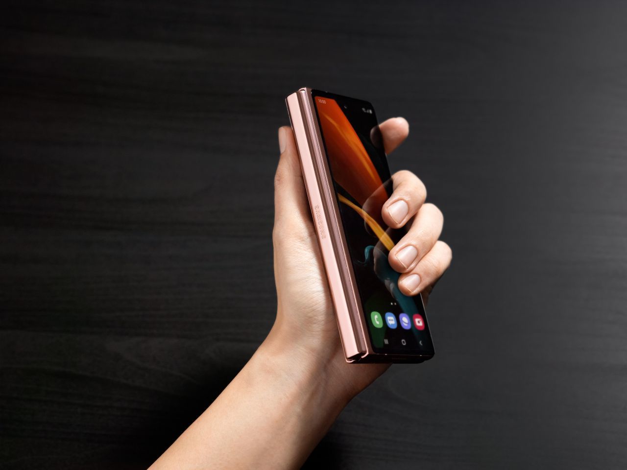 サムスン、最新折りたたみスマートフォン「Galaxy Z Fold2」詳細発表--約21万円 - CNET Japan