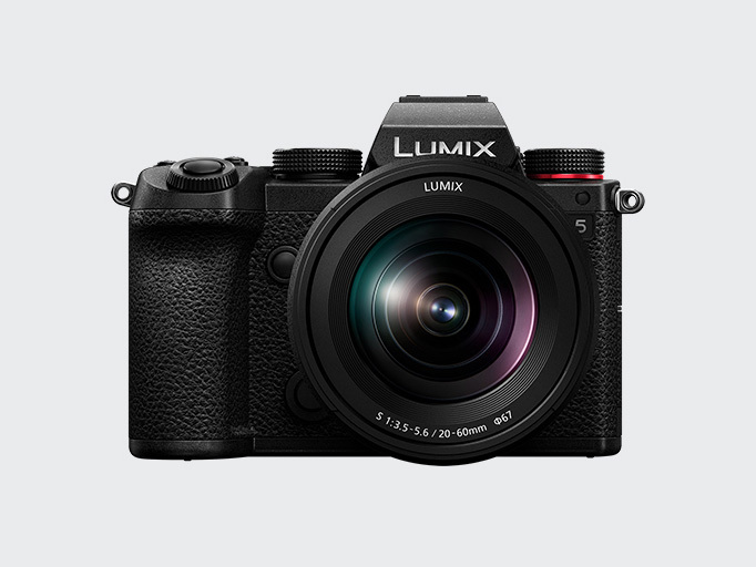 パナソニック、小型化したフルサイズミラーレス「LUMIX S5」--4K60p 