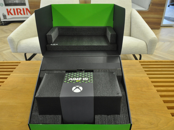 発売に先駆け「Xbox Series X」開封の儀--まさにボックスと言える本体 