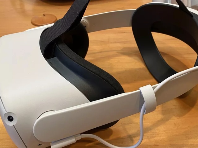 Oculus Quest 2」の別売ストラップ（バッテリー付き）はマストアイテム