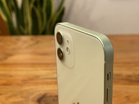 松村太郎のiPhone 12レビュー--軽い！持った瞬間に感じる進化とデザイン