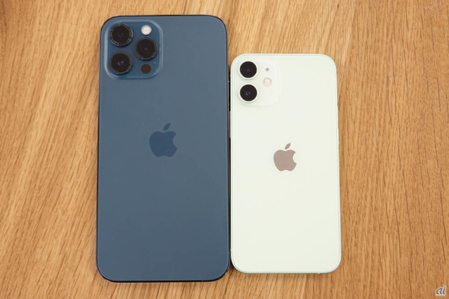 　iPhone 12 Pro MaxとiPhone 12 miniの比較。