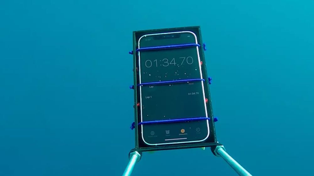 Iphone 12 真の耐水性は 冷たい湖で水深mまで沈めてみた Cnet Japan