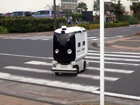 パナソニック、住宅街で小型低速ロボットが荷物を届ける実証実験--Fujisawa SSTで