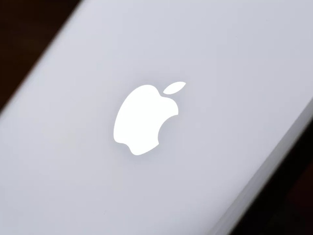CNET Japanのニュース記事「Facebook、「iOS」のプライバシーポリシー変更を批判--米有力紙に全面広告」の画像