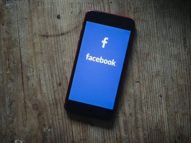 Facebook、画像の説明を自動生成する「自動代替テキスト」を強化