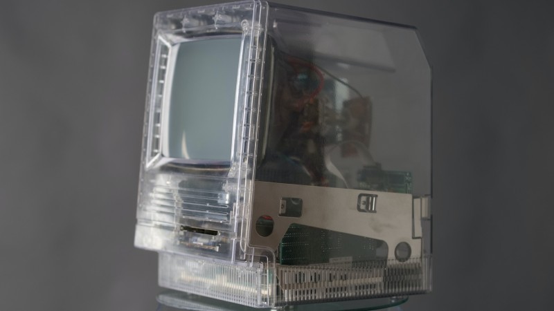 Macintosh SE/30用の透明ケースも（出典：Kickstarter）