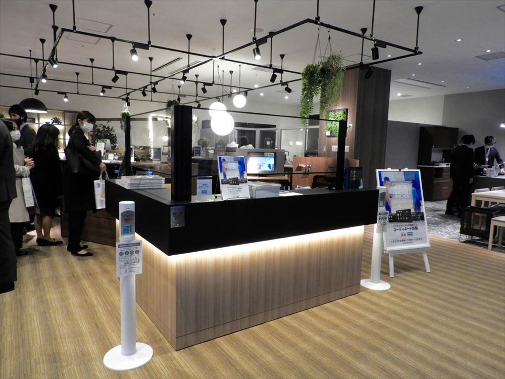 ショールームのスペースはコンパクトでオフィス向け商品を中心に展示されている。