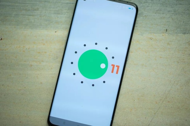 　OSは「Android 11」だ。
